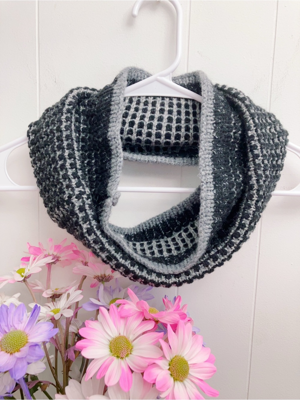 Express Cozy Chunky Knit Infinity Scarf Black Gray Wool Blend NWT